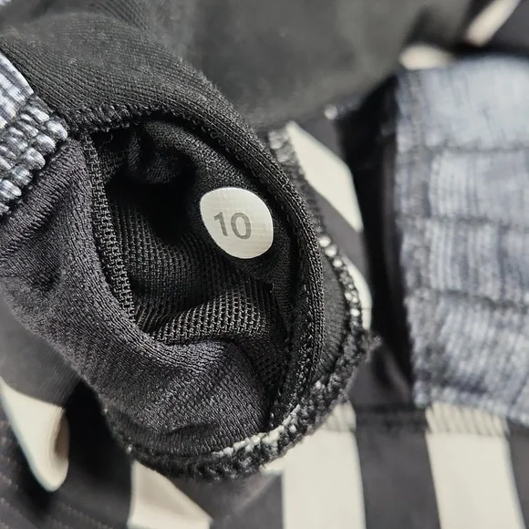 Lululemon -Rest Less SportsTank - Black/White w/drawstring waist - Sz 10 - Picture 4 of 6